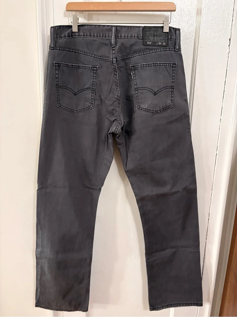 Levi's 514 Relaxed Straight Jeans in Charcoal